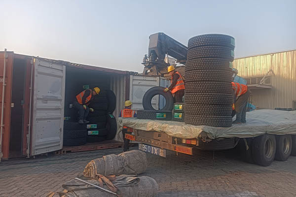 Azerbaijan Unloading Truck Tires